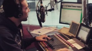 Borja Nicolau haciendo un podcast